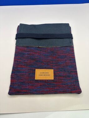 Delta Someone Somewhere Knit Sleeve in Navy & Red